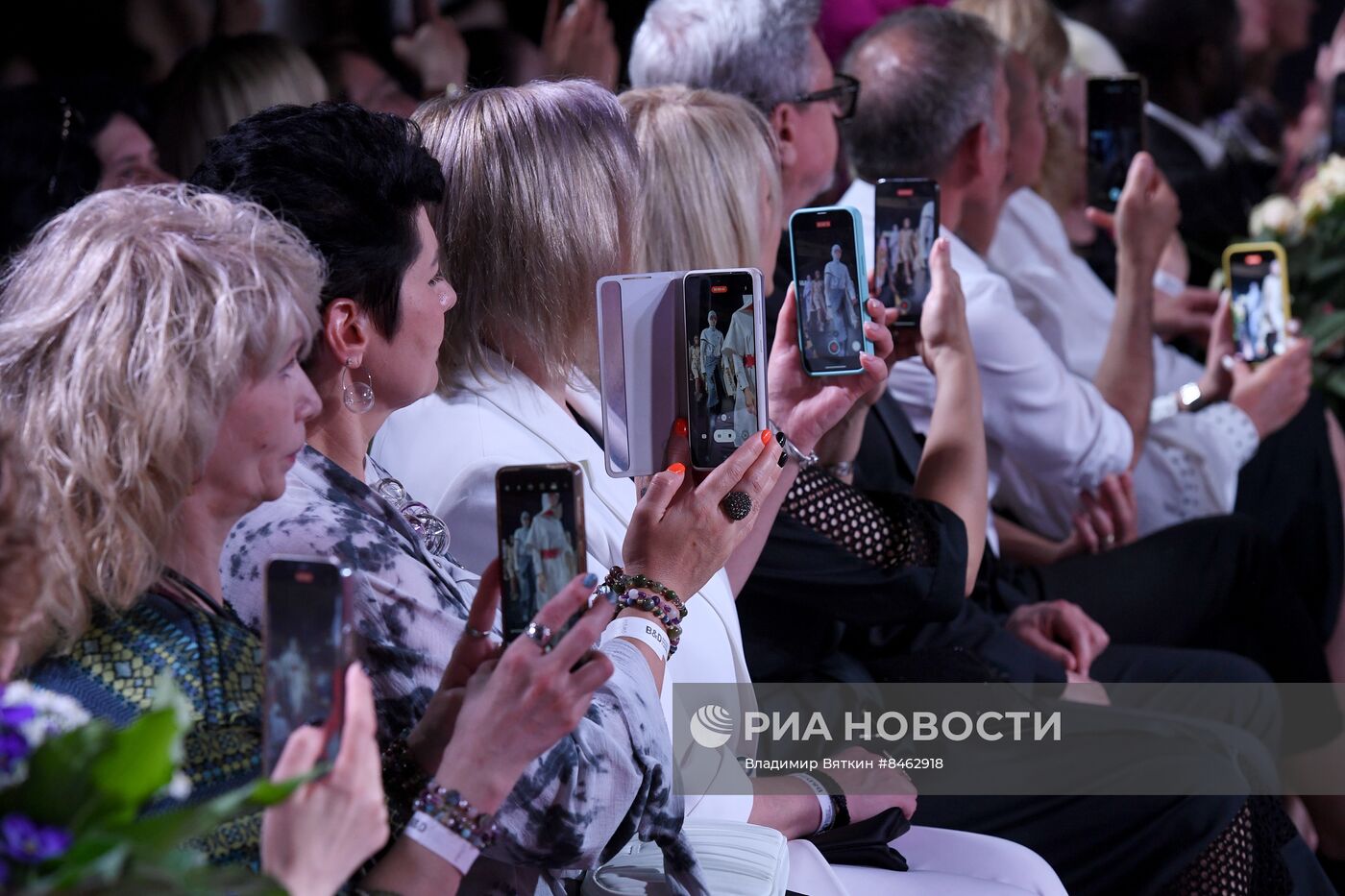 Модный показ студентов Института бизнеса и дизайна "Москва - любовь моя"