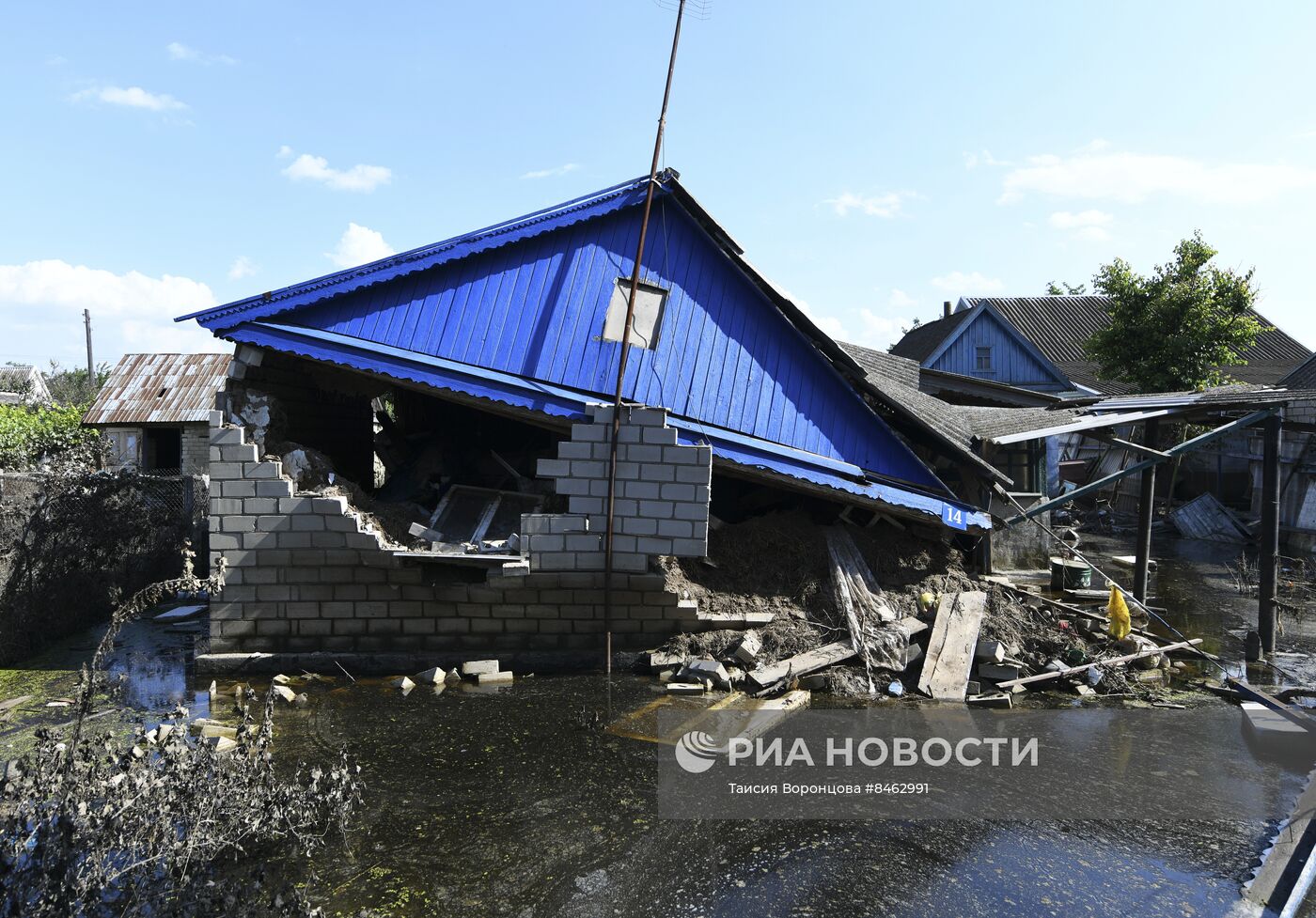 Жизнь в пострадавшей от разрушения Каховской ГЭС Голой Пристани