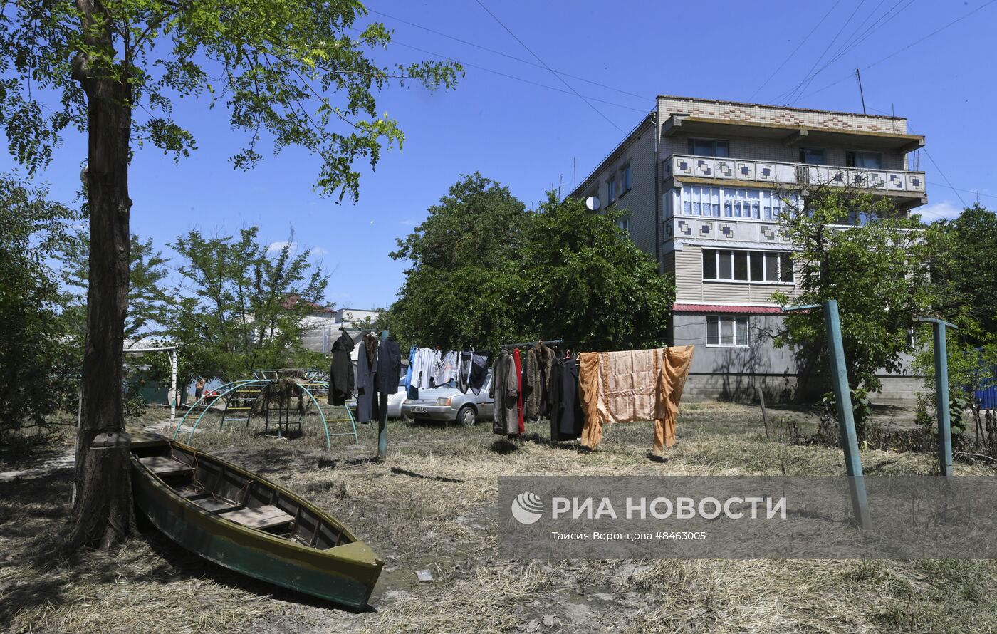 Жизнь в пострадавшей от разрушения Каховской ГЭС Голой Пристани