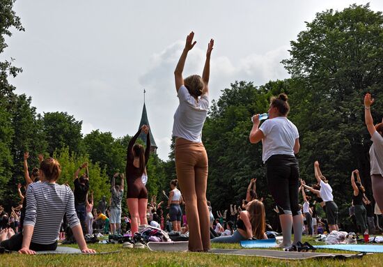 День йоги на острове Канта в Калининграде
