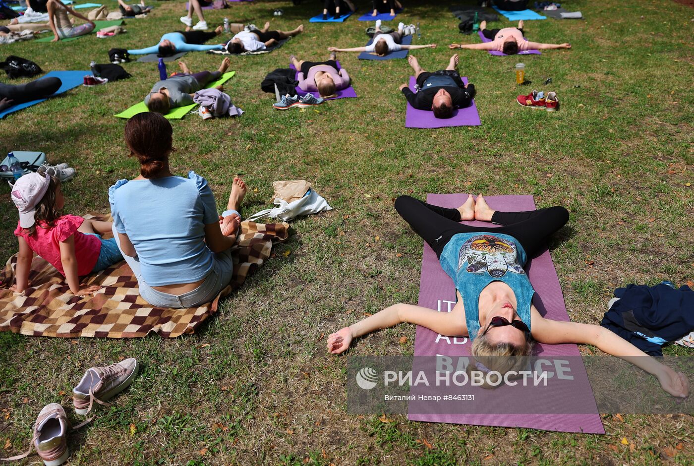 День йоги на острове Канта в Калининграде