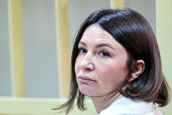 Рассмотрение ходатайства о продлении срока домашнего ареста блогеру Е. Блиновской