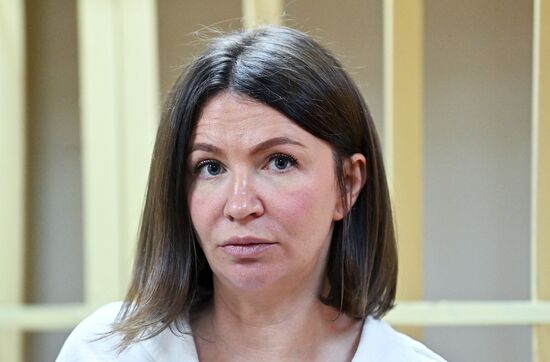 Рассмотрение ходатайства о продлении срока домашнего ареста блогеру Е. Блиновской
