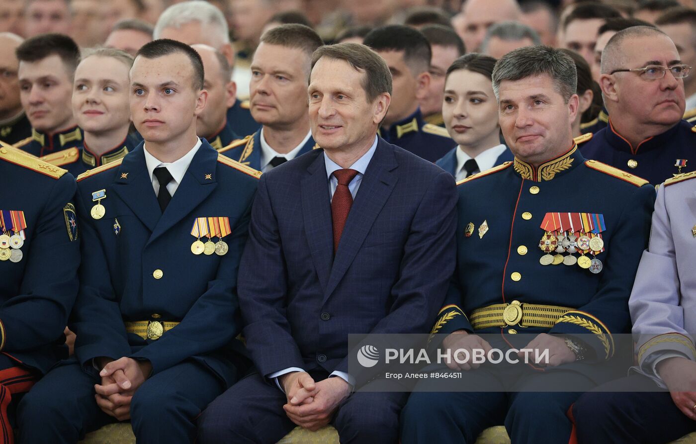 Встреча президента РФ В. Путина с выпускниками высших военно-учебных заведений