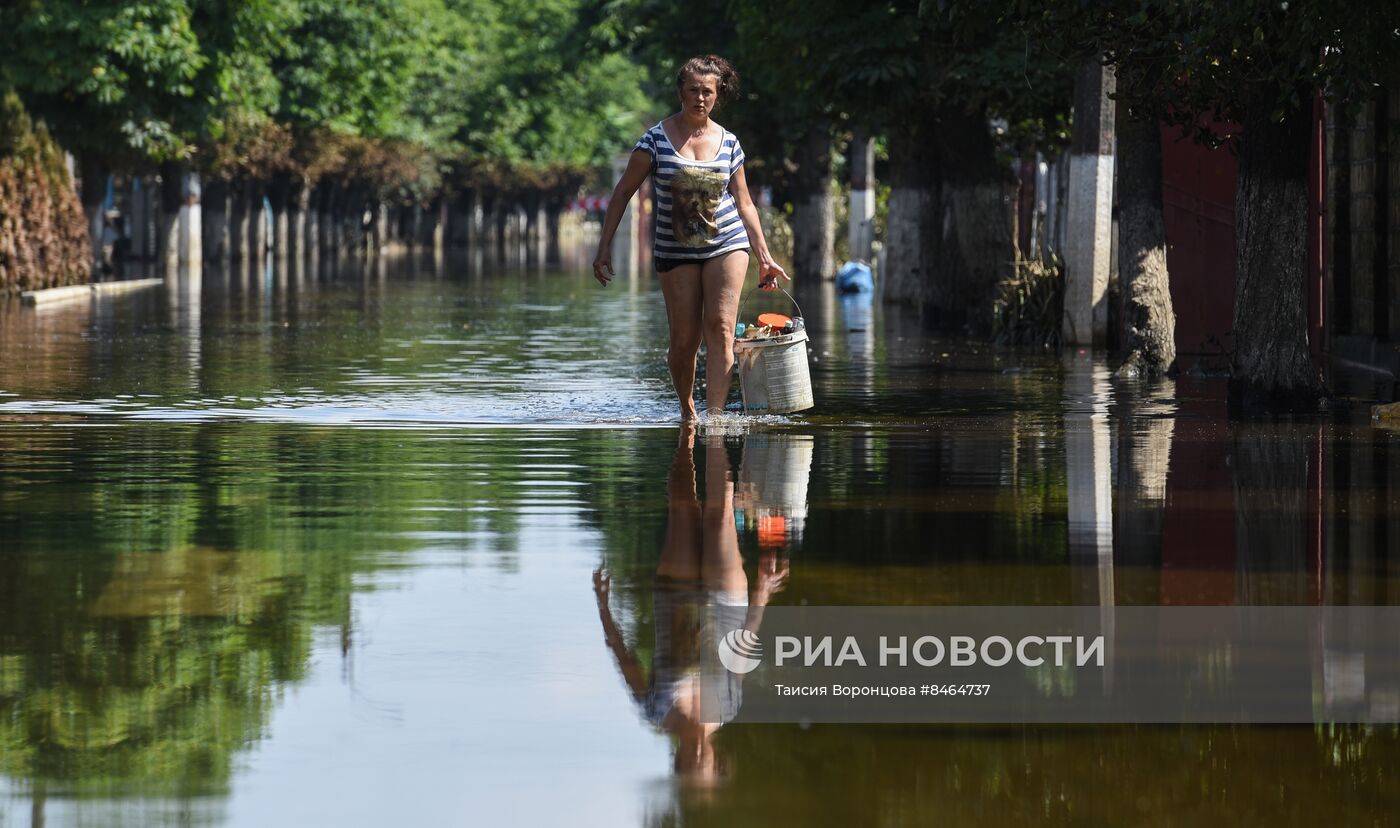 Жизнь в пострадавшей от разрушения Каховской ГЭС Голой Пристани