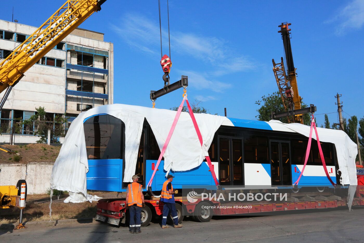 Модернизированный трамвайный вагон из Нижнего Новгорода прибыл в Мариуполь