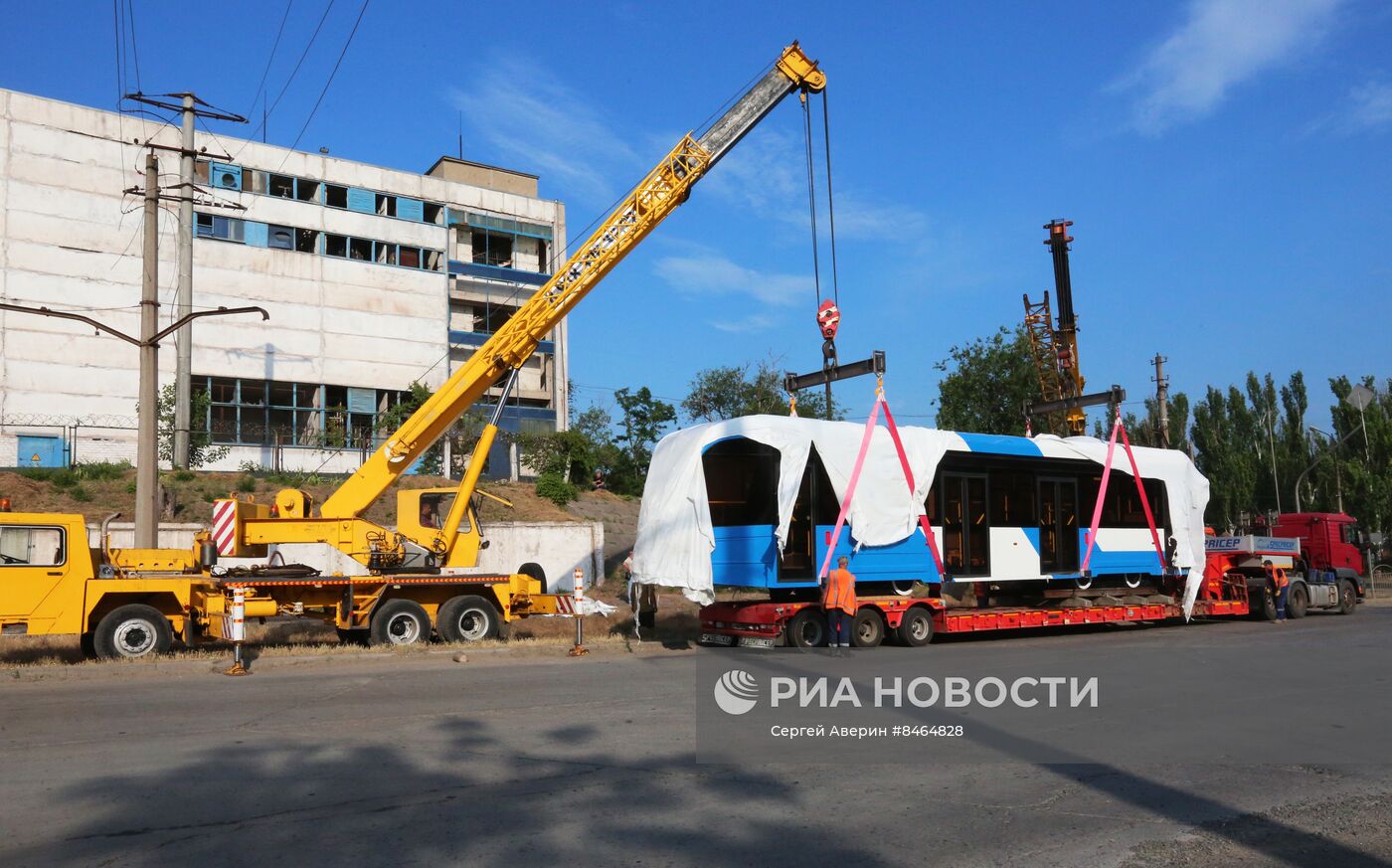 Модернизированный трамвайный вагон из Нижнего Новгорода прибыл в Мариуполь