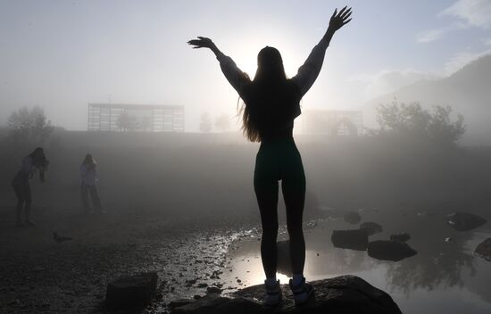 Отдыхающие на берегу Енисея