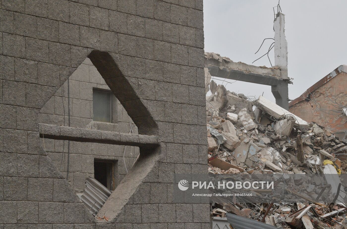 Обрушение заброшенного здания завода им. Козицкого в Петербурге