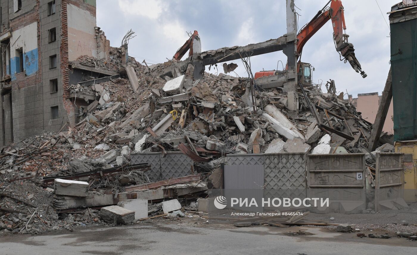 Обрушение заброшенного здания завода им. Козицкого в Петербурге