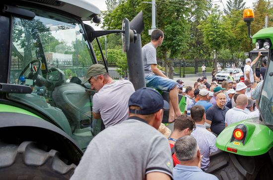 Протесты фермеров продолжаются в Кишиневе