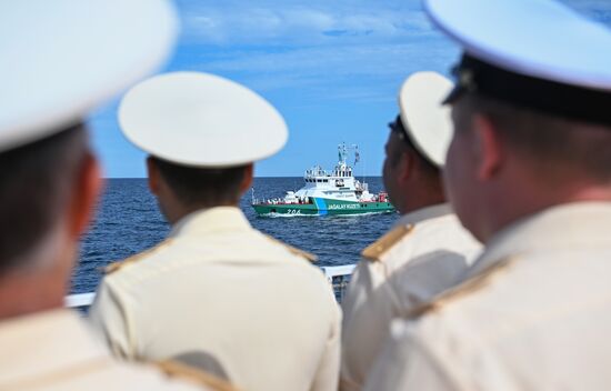 Учения пограничных сторожевых кораблей РФ и Казахстана по охране акватории Каспийского моря