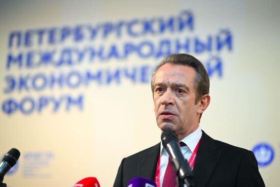 ПМЭФ-2023. Пресс-подход. Дискуссия с элементами мастер-класса на тему #любитель #внимание #профессионал в рамках молодежного дня Форума