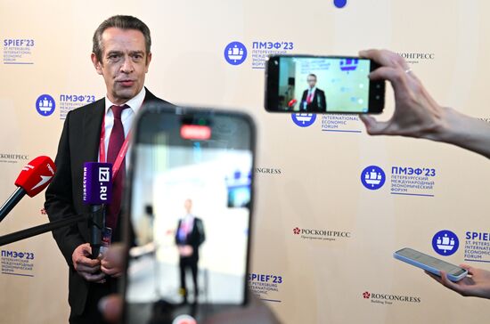 ПМЭФ-2023. Пресс-подход. Дискуссия с элементами мастер-класса на тему #любитель #внимание #профессионал в рамках молодежного дня Форума