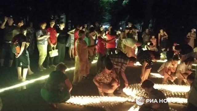 Около 200 человек приняли участие в акции "Свеча памяти" в Ташкенте