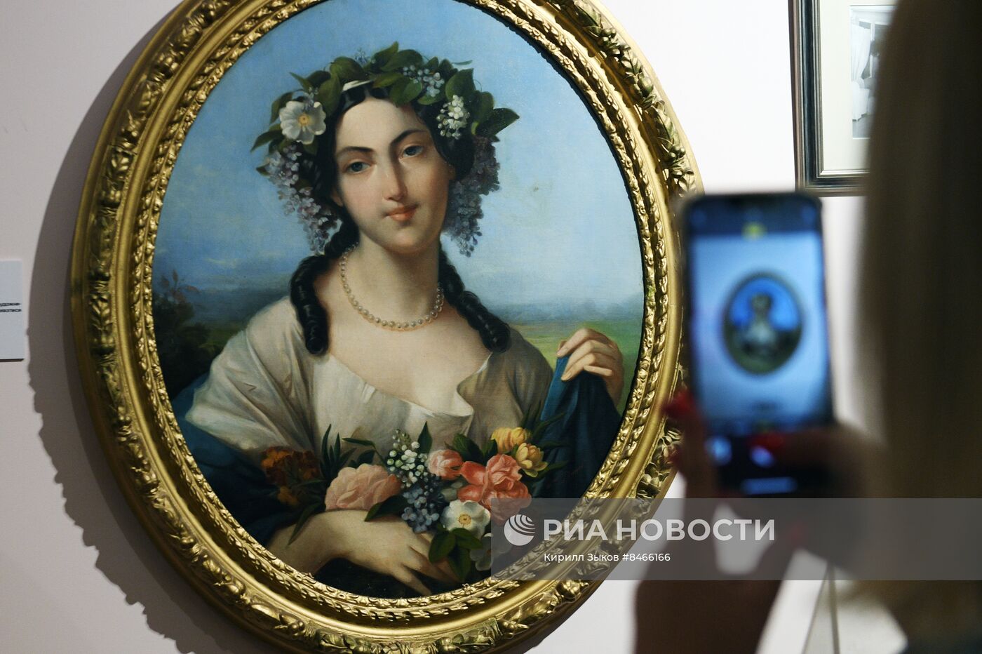 Выставка "Пальмы и розы Зинаиды Морозовой" в музее-заповеднике "Горки Ленинские"