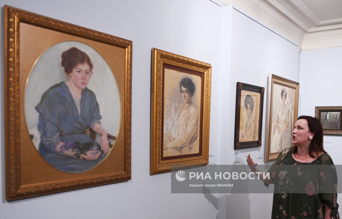 Выставка "Пальмы и розы Зинаиды Морозовой" в музее-заповеднике "Горки Ленинские"