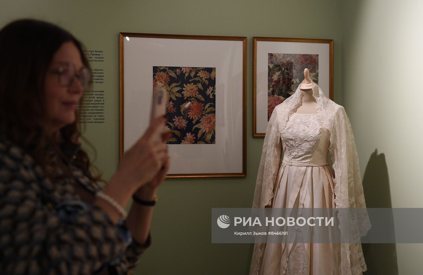 Выставка "Пальмы и розы Зинаиды Морозовой" в музее-заповеднике "Горки Ленинские"