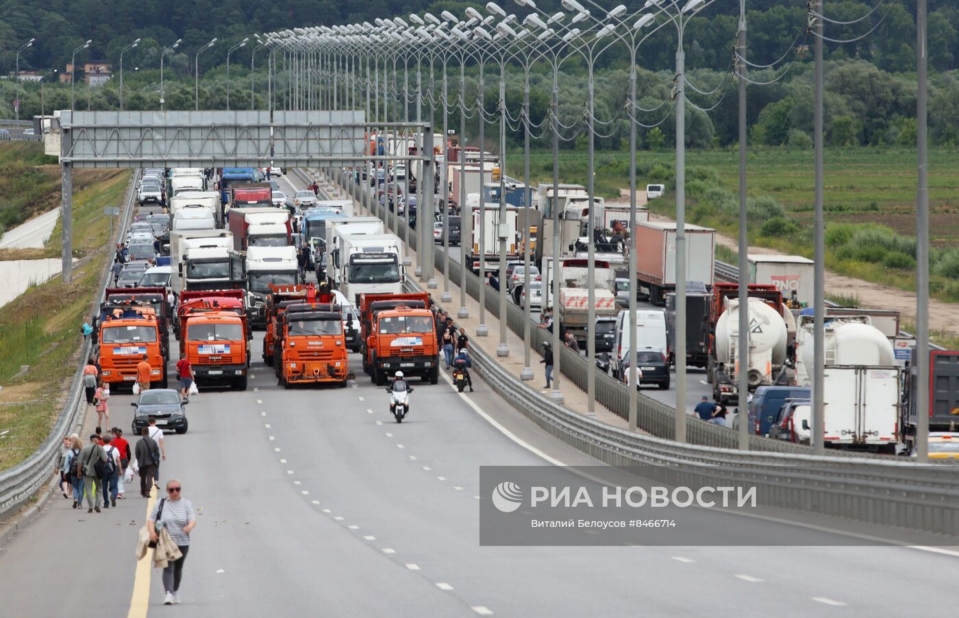 Мост имени Подольских курсантов на трассе М-2 перекрыт