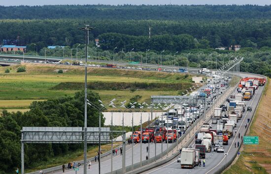 Мост имени Подольских курсантов на трассе М-2 перекрыт