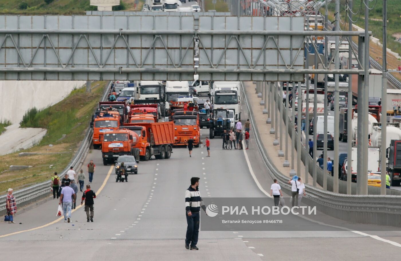 Мост имени Подольских курсантов на трассе М-2 перекрыт