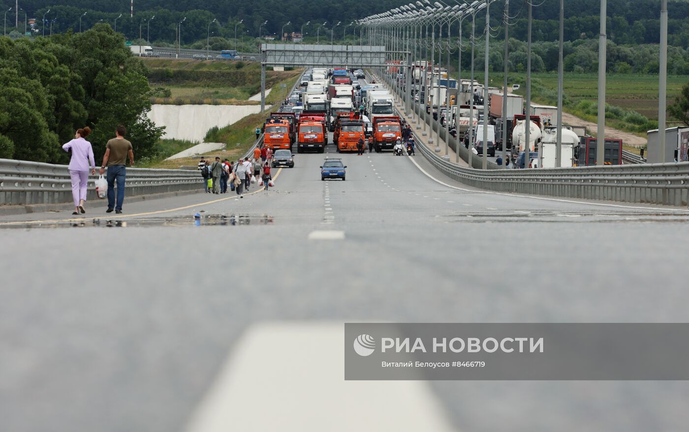 Мост имени Подольских курсантов на трассе М-2 перекрыт