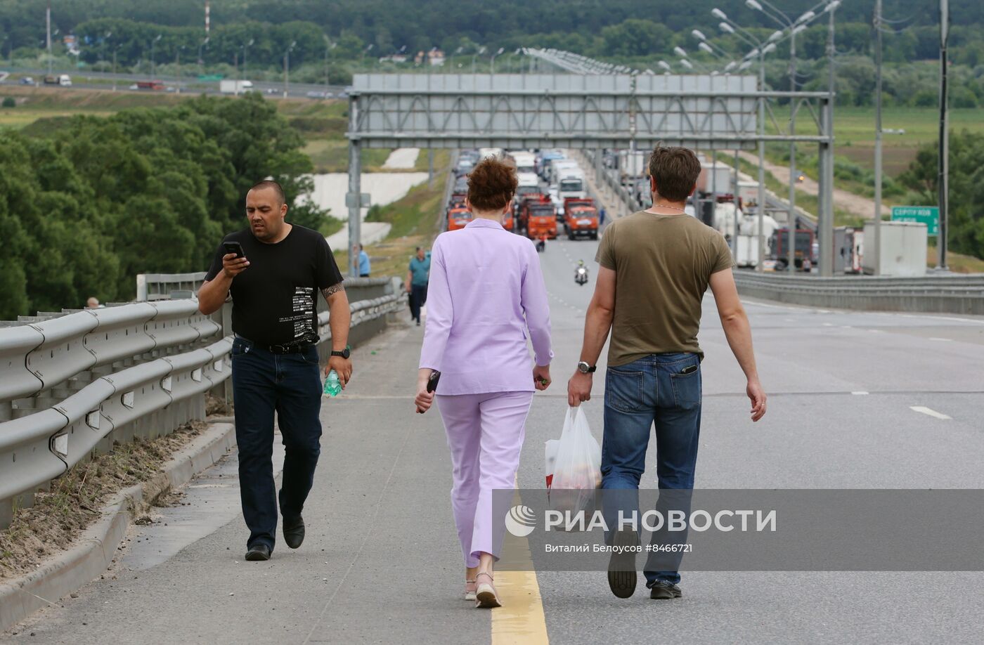 Мост имени Подольских курсантов на трассе М-2 перекрыт