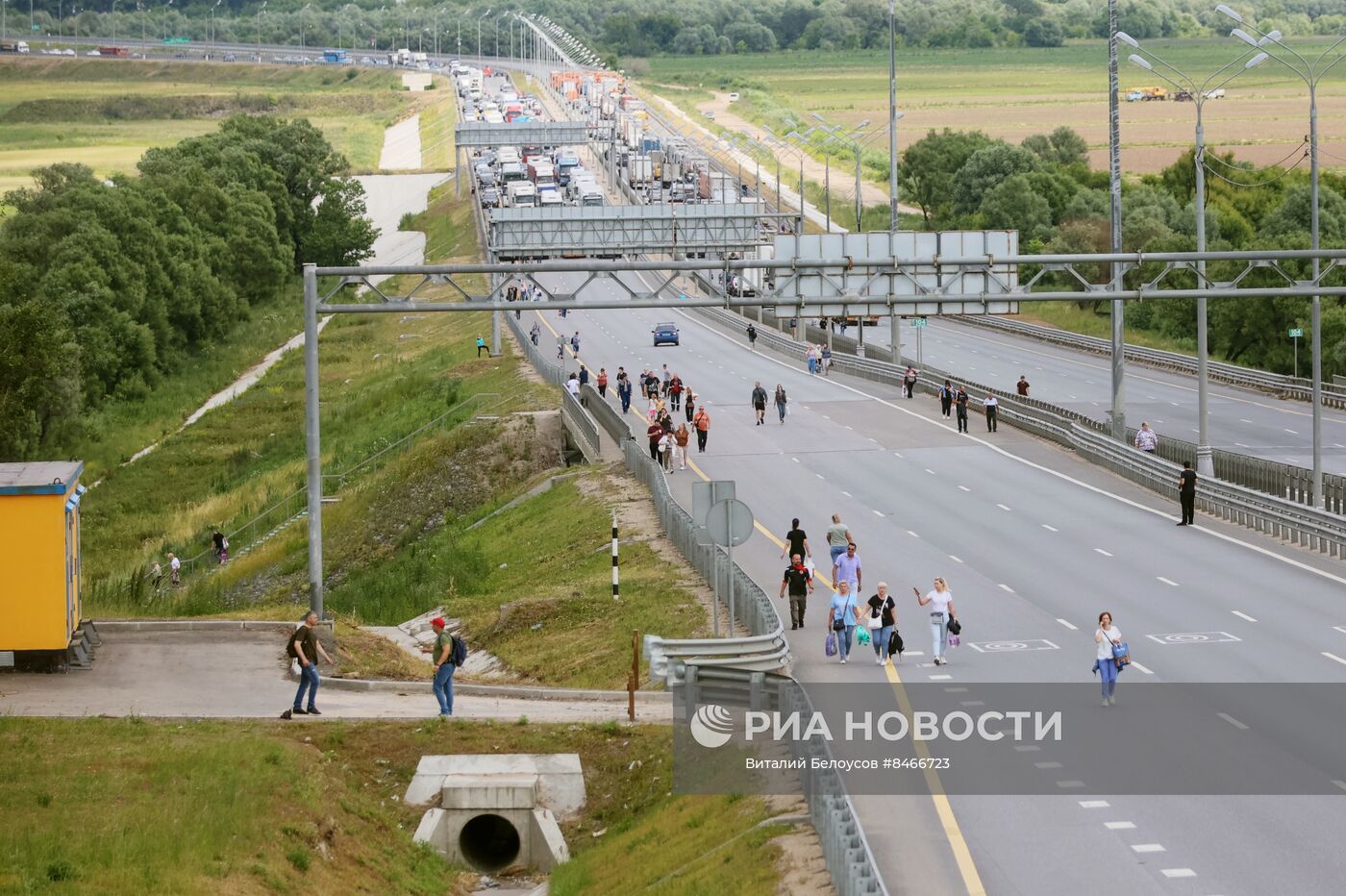 Мост имени Подольских курсантов на трассе М-2 перекрыт