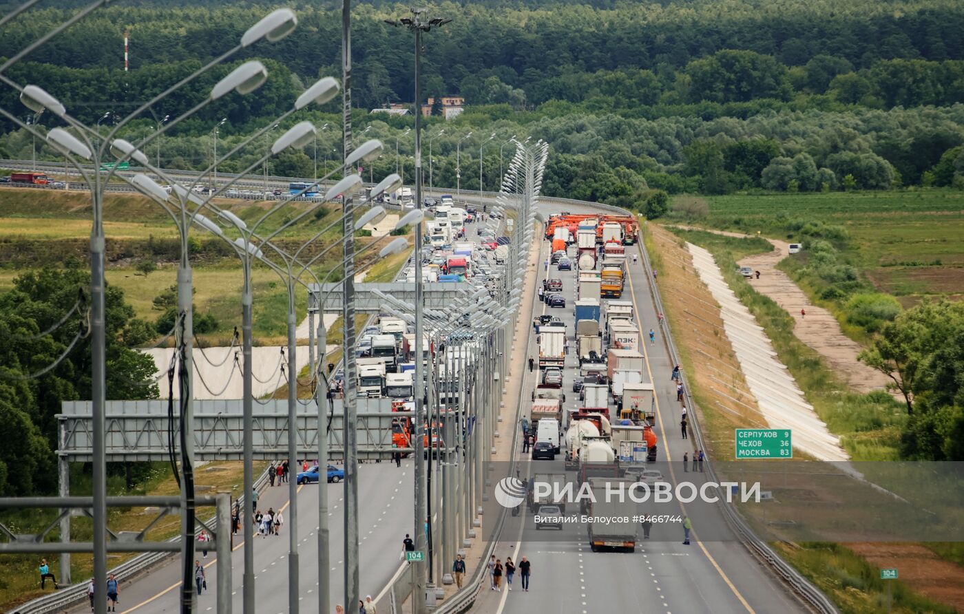 Мост имени Подольских курсантов на трассе М-2 перекрыт