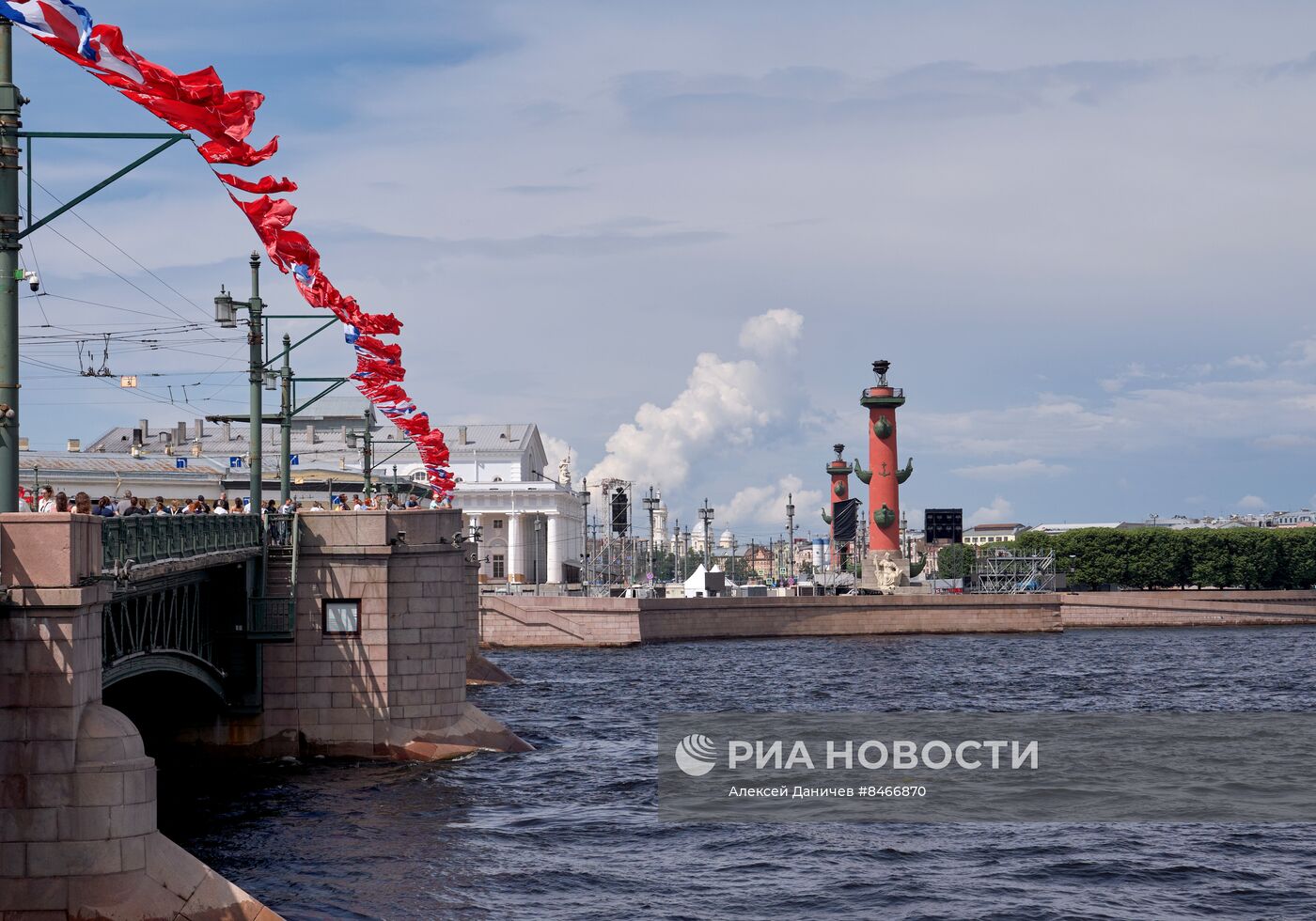 Репетиция праздника выпускников "Алые паруса" в Санкт-Петербурге