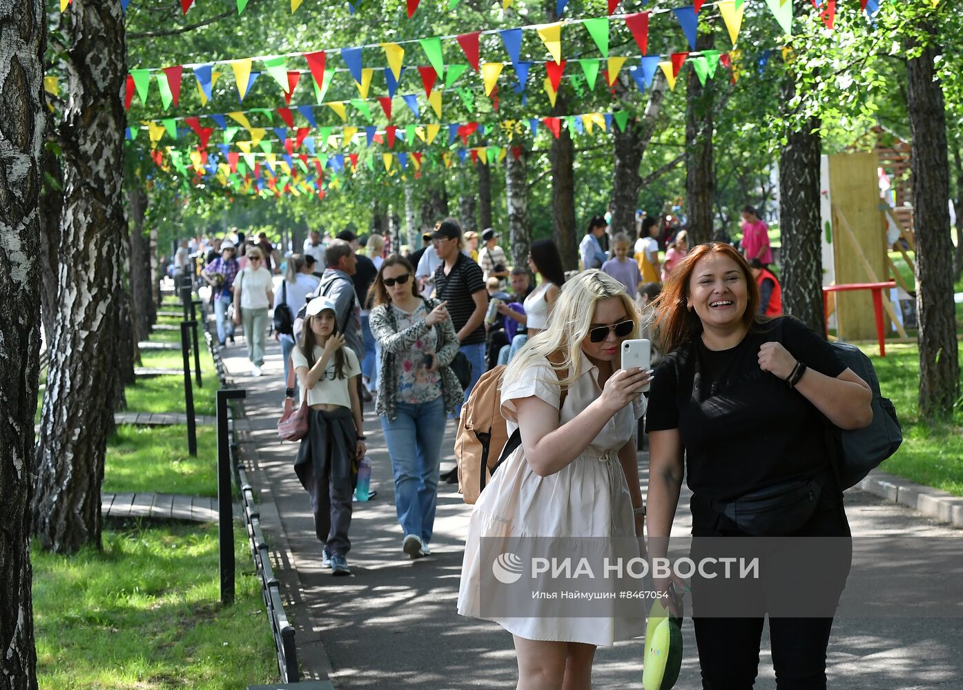 Празднование Дня молодежи в регионах России