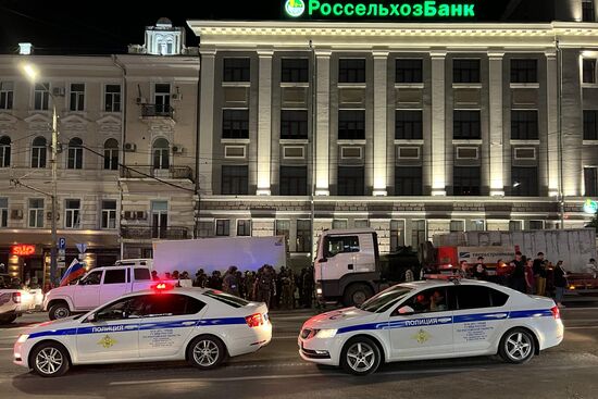 Бойцы ЧВК "Вагнер" покинули штаб ЮВО в Ростове-на Дону