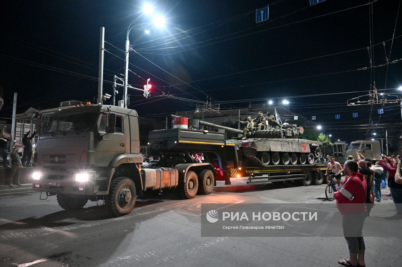 Бойцы ЧВК "Вагнер" покинули штаб ЮВО в Ростове-на Дону