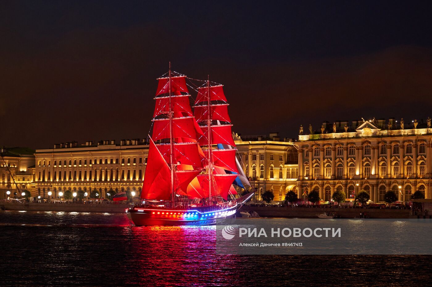 Праздник выпускников школ "Алые паруса" в Санкт-Петербурге
