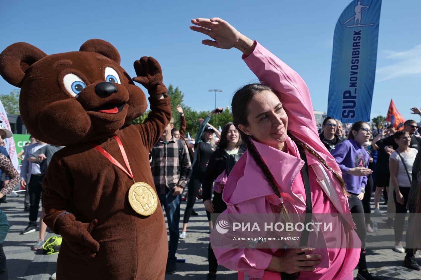 Зарядка с Олимпийскими чемпионами и космонавтом Анной Кикиной в Новосибирске