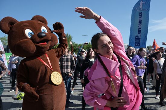 Зарядка с Олимпийскими чемпионами и космонавтом Анной Кикиной в Новосибирске