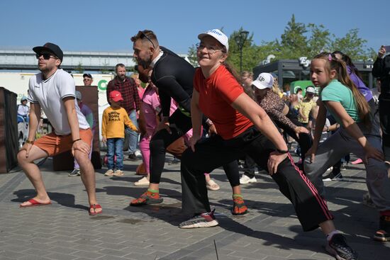 Зарядка с Олимпийскими чемпионами и космонавтом Анной Кикиной в Новосибирске