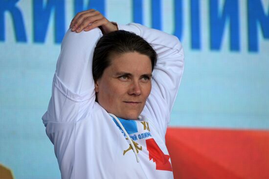 Зарядка с Олимпийскими чемпионами и космонавтом Анной Кикиной в Новосибирске