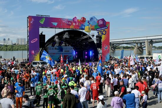 Зарядка с Олимпийскими чемпионами и космонавтом Анной Кикиной в Новосибирске