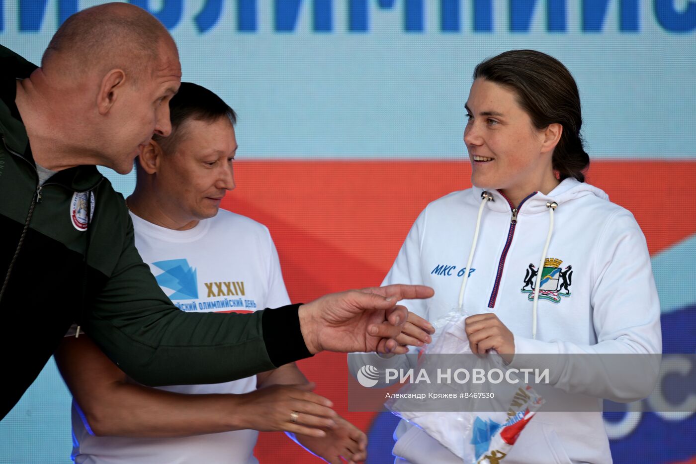 Зарядка с Олимпийскими чемпионами и космонавтом Анной Кикиной в Новосибирске