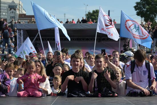 Зарядка с Олимпийскими чемпионами и космонавтом Анной Кикиной в Новосибирске