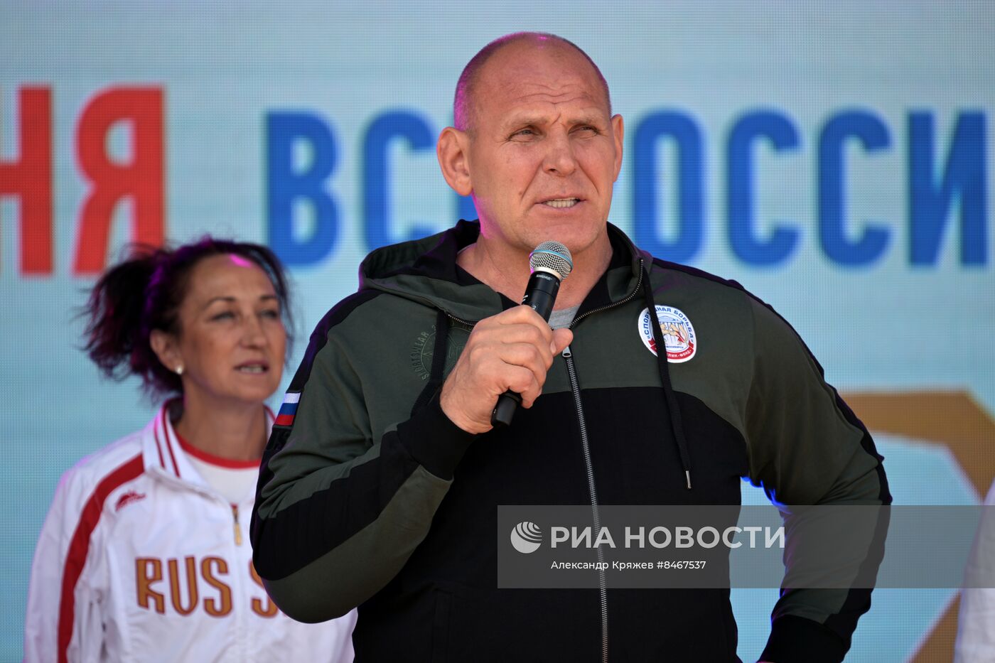 Зарядка с Олимпийскими чемпионами и космонавтом Анной Кикиной в Новосибирске