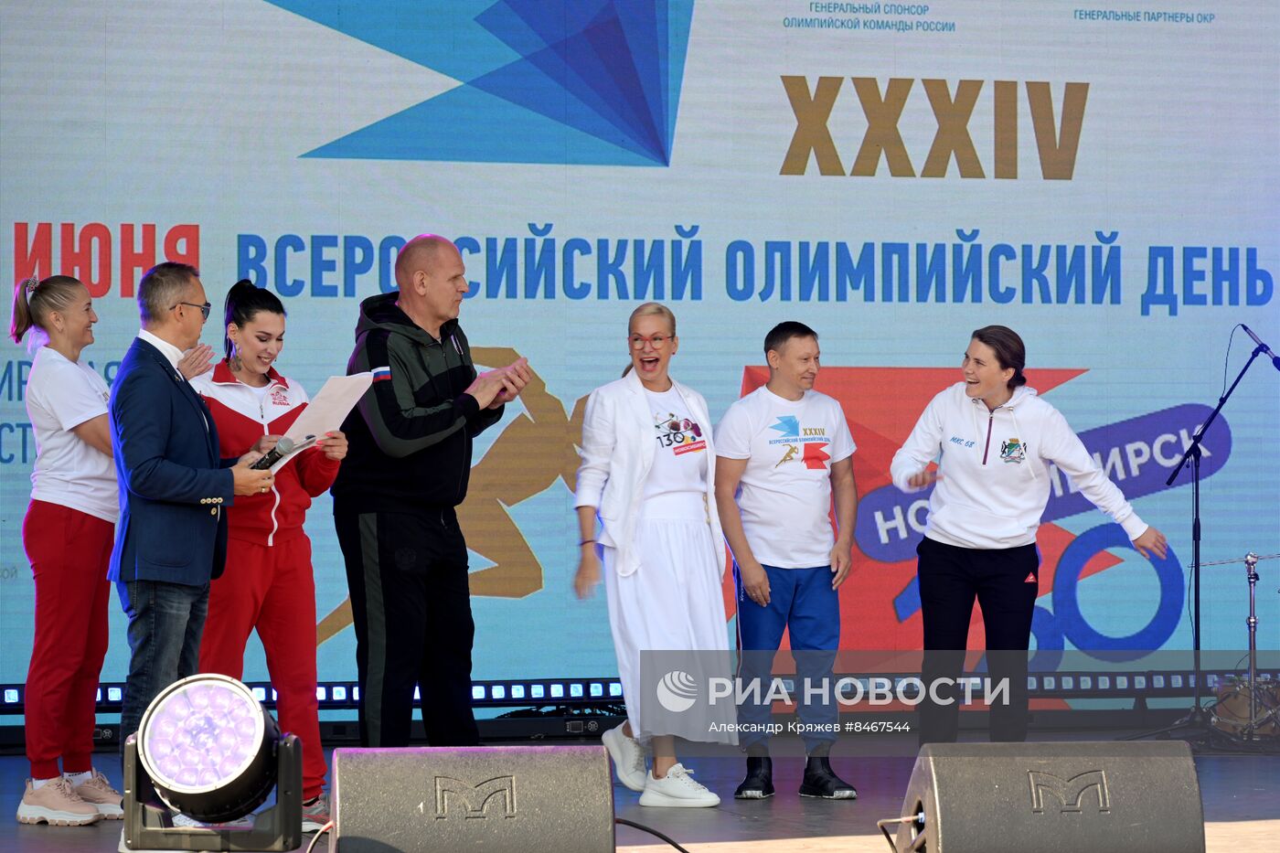 Зарядка с Олимпийскими чемпионами и космонавтом Анной Кикиной в Новосибирске