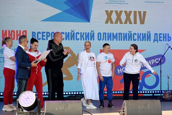 Зарядка с Олимпийскими чемпионами и космонавтом Анной Кикиной в Новосибирске