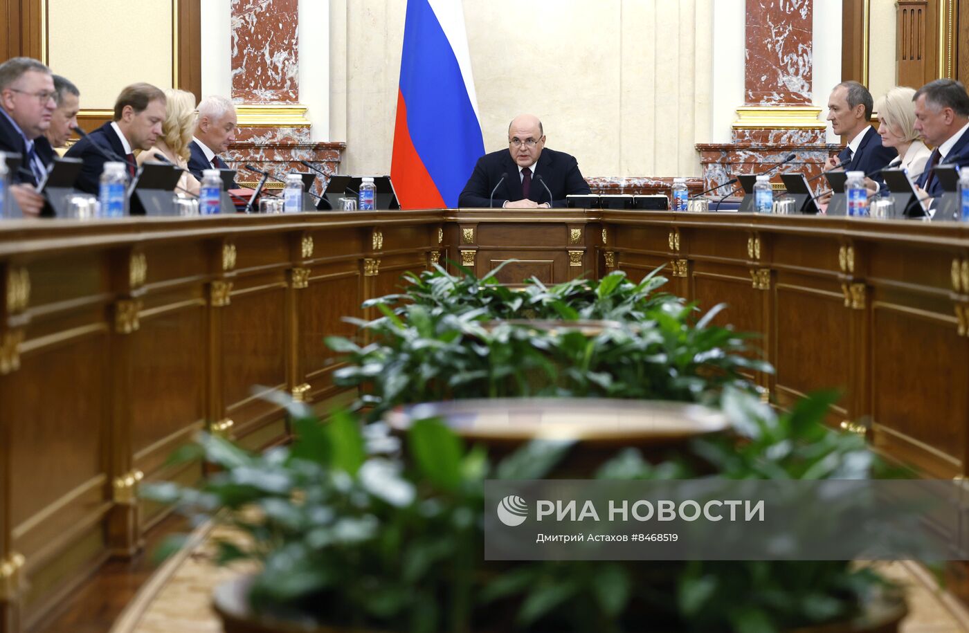 Премьер-министр РФ М. Мишустин провел заседание правительства РФ