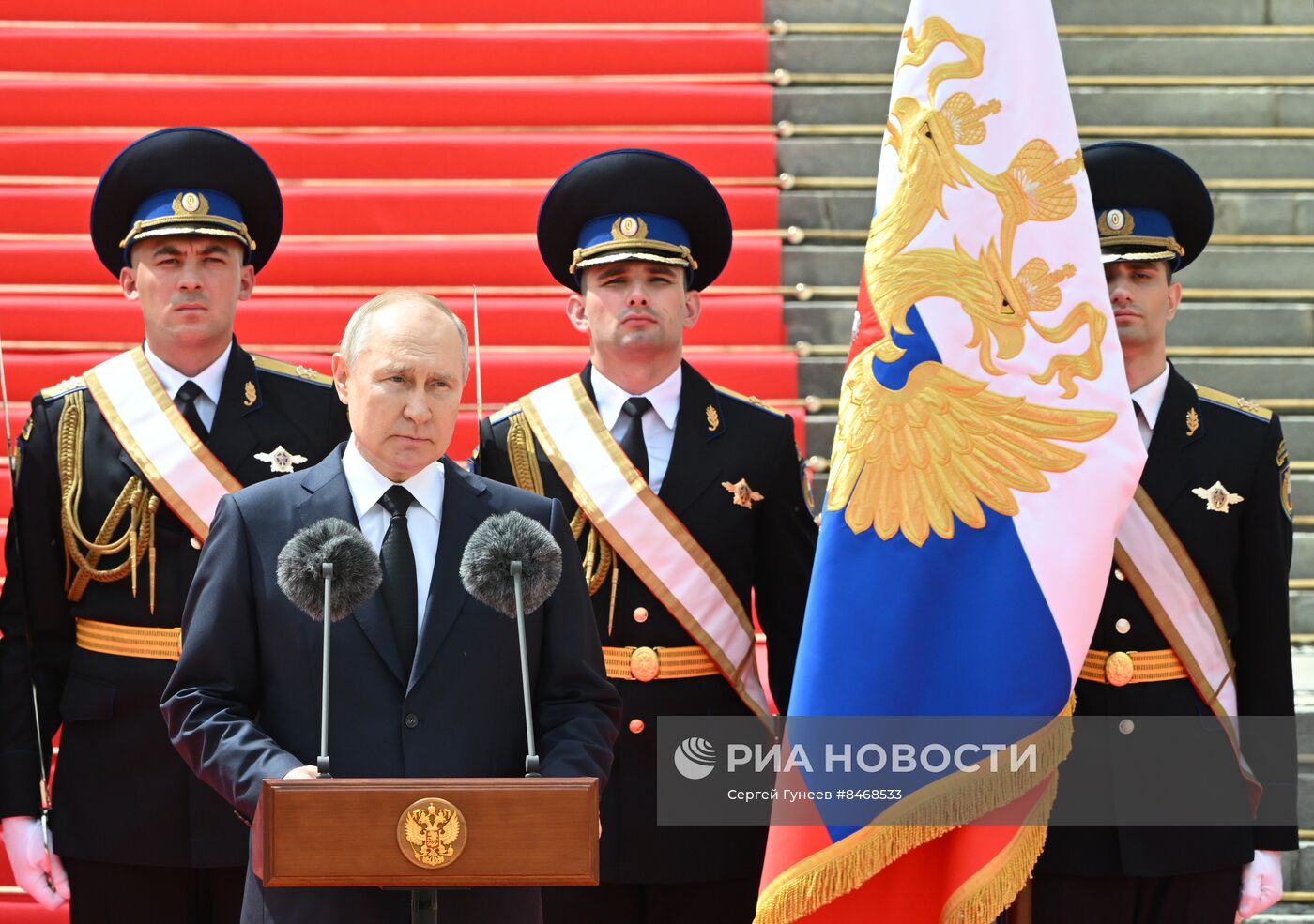 Обращение президента РФ В. Путина к подразделениям Минобороны, Росгвардии, МВД, ФСБ и ФСО