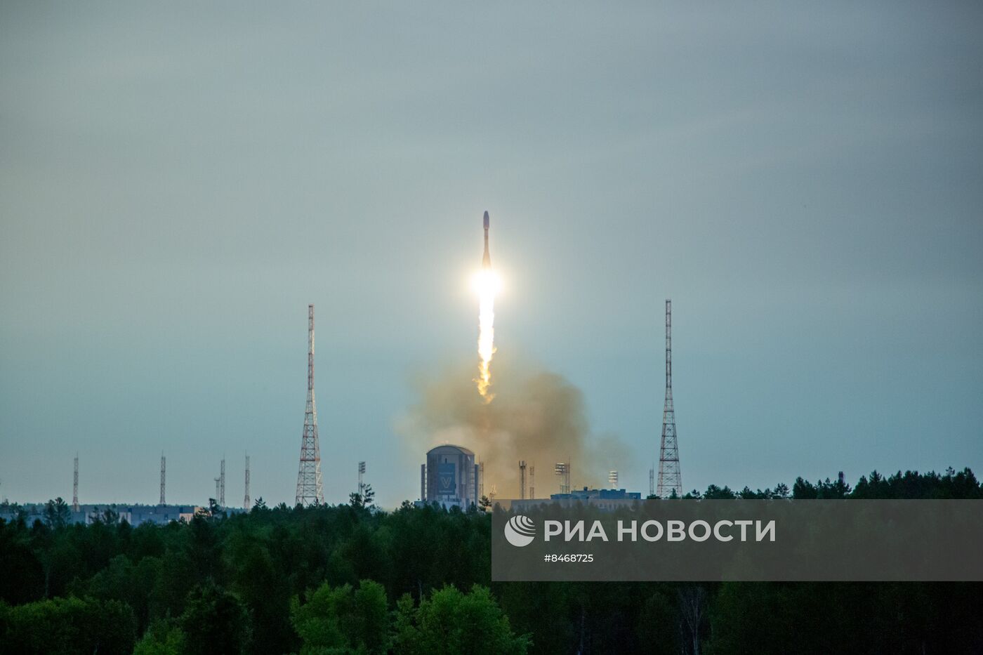 Пуск ракеты "Союз-2.1б" с гидрометеоспутником "Метеор-М" No 2-3