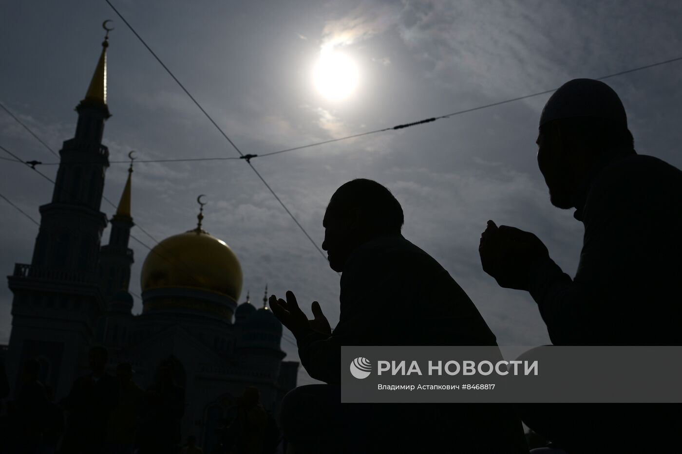 Намаз в Московской соборной мечети по случаю праздника Курбан-байрам