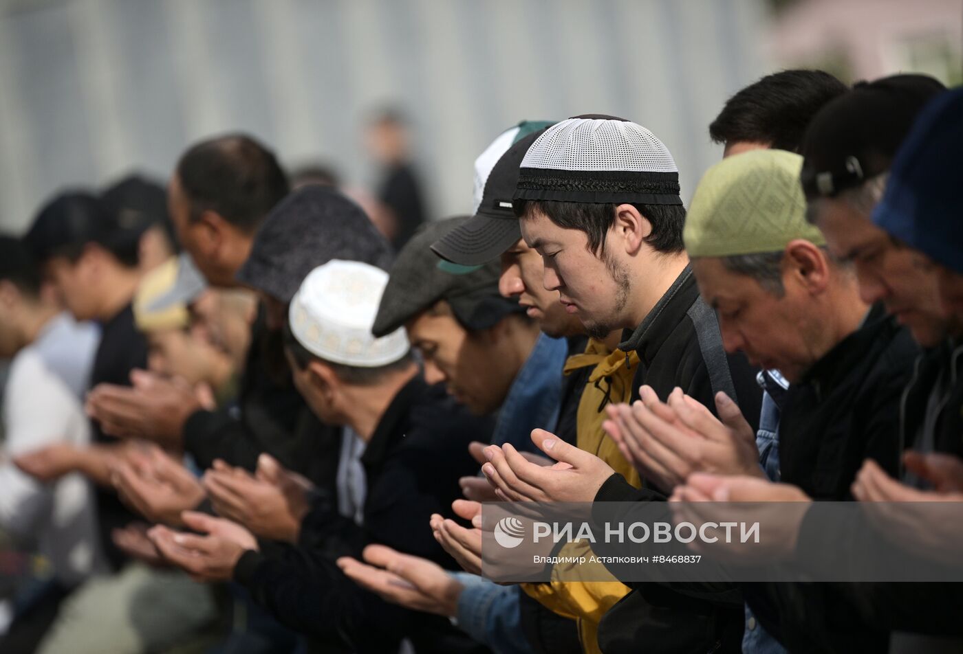Намаз в Московской соборной мечети по случаю праздника Курбан-байрам