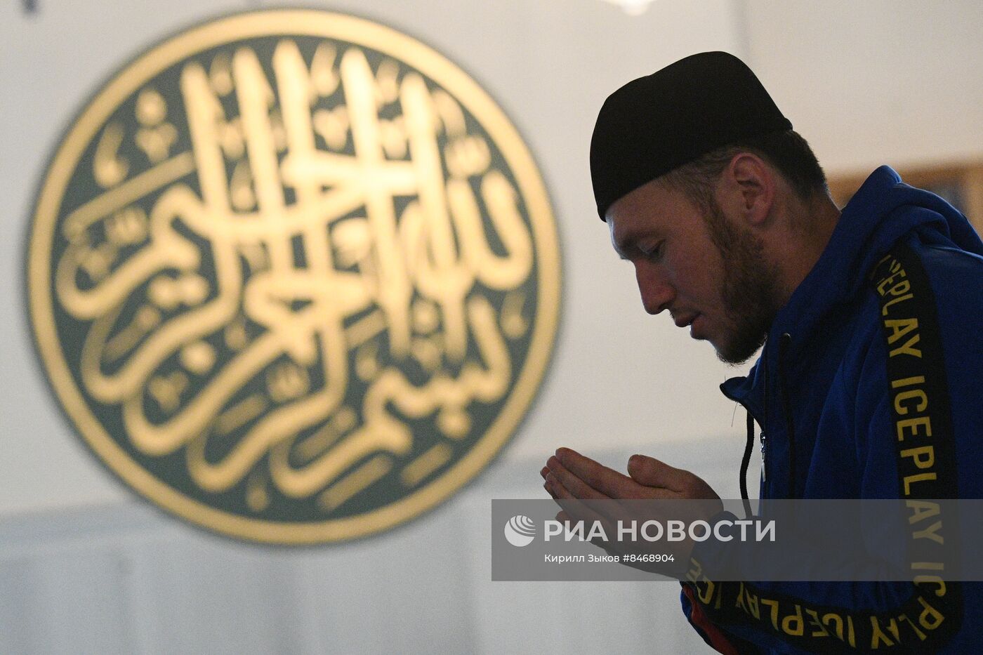 Намаз в Московской соборной мечети по случаю праздника Курбан-байрам